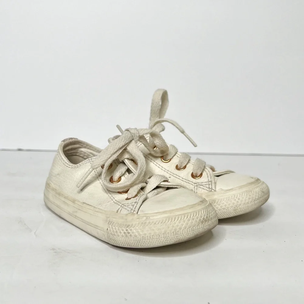 Converse Chuck Taylor Cream Canvas Sneakers Size 6 Toddler